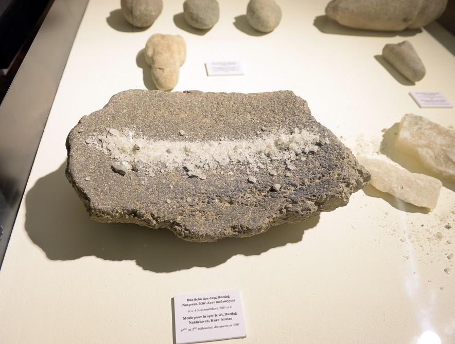 Археологии Азербайджана и Франции представили редкие артефакты мировой значимости  (ФОТО)