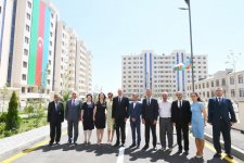 Президент Азербайджана Ильхам Алиев и Первая леди Мехрибан Алиева приняли участие в открытии жилого комплекса для вынужденных переселенцев в Пираллахи (ФОТО)