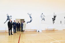 Президент Азербайджана Ильхам Алиев и Первая леди Мехрибан Алиева приняли участие в открытии жилого комплекса для вынужденных переселенцев в Пираллахи (ФОТО)