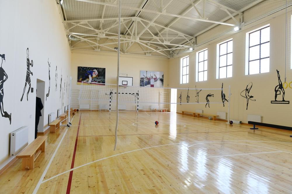 Президент Азербайджана Ильхам Алиев и Первая леди Мехрибан Алиева приняли участие в открытии жилого комплекса для вынужденных переселенцев в Пираллахи (ФОТО)