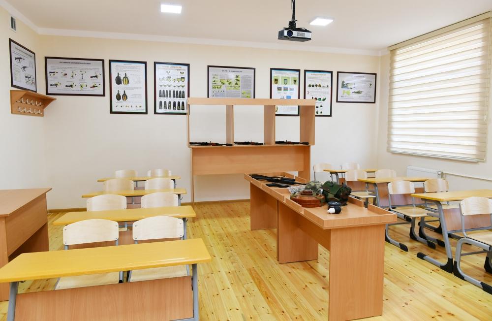 Президент Азербайджана Ильхам Алиев и Первая леди Мехрибан Алиева приняли участие в открытии жилого комплекса для вынужденных переселенцев в Пираллахи (ФОТО)