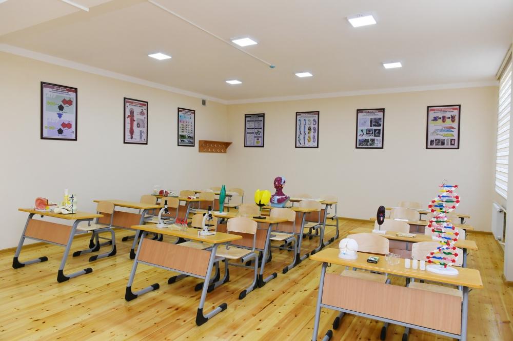 Президент Азербайджана Ильхам Алиев и Первая леди Мехрибан Алиева приняли участие в открытии жилого комплекса для вынужденных переселенцев в Пираллахи (ФОТО)