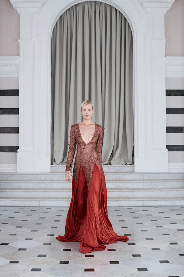 Азербайджанский дизайнер из Лондона представила "Висячие сады Вавилона" на Неделе моды в Париже (ФОТО)