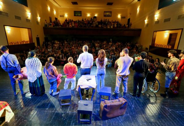 Азербайджанские актеры с безграничными неиссякаемыми возможностями празднуют юбилей своего театра