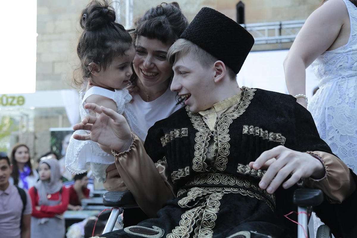 Волшебное дефиле в Баку, или Когда любовь не знает границ (ФОТО)