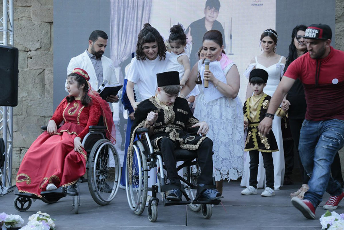 Волшебное дефиле в Баку, или Когда любовь не знает границ (ФОТО)