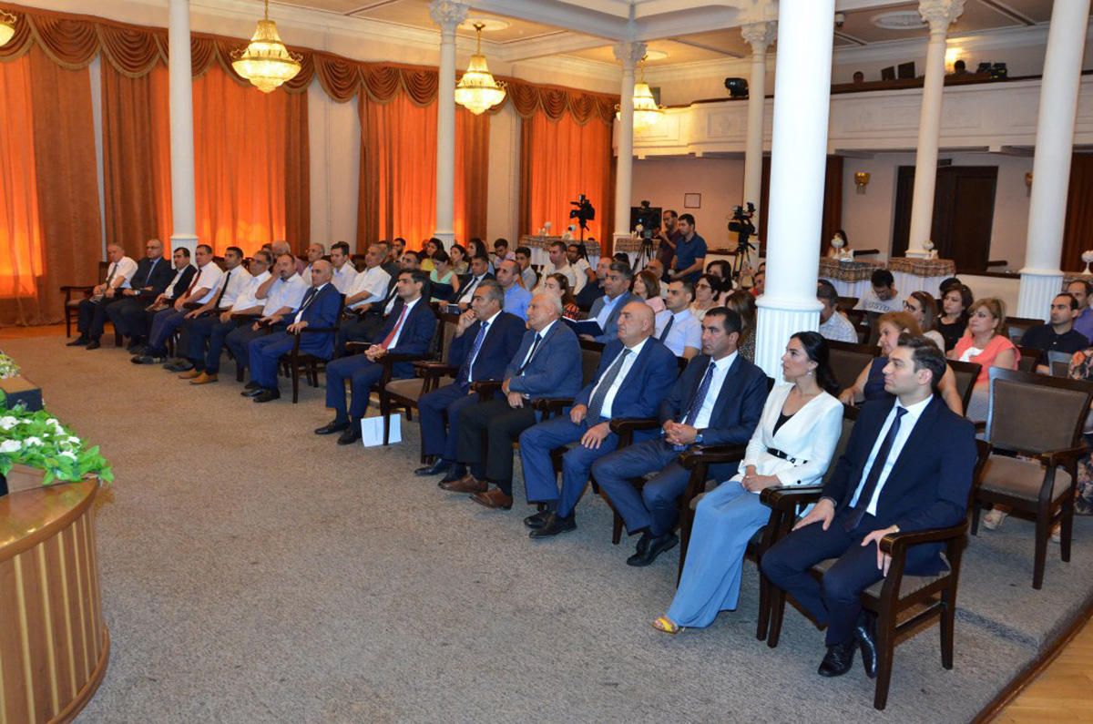 В Баку прошла церемония награждения победителей конкурса в честь Года Насими (ФОТО)