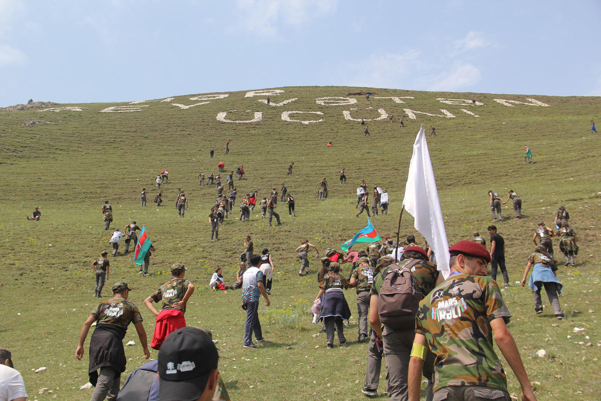 Азербайджанская молодежь прошла обучение ведению боевых действий в экстремальных условиях (ФОТО/ВИДЕО)
