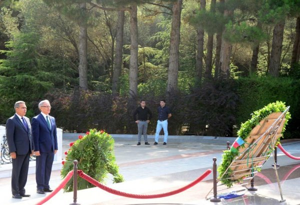 Представители азербайджанской прессы почтили память  великого лидера Гейдара Алиева (ФОТО)