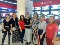 По ту сторону витрины – как азербайджанские журналисты стали продавцами-консультантами в Мaxi.az (ФОТО)