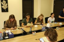 По ту сторону витрины – как азербайджанские журналисты стали продавцами-консультантами в Мaxi.az (ФОТО)