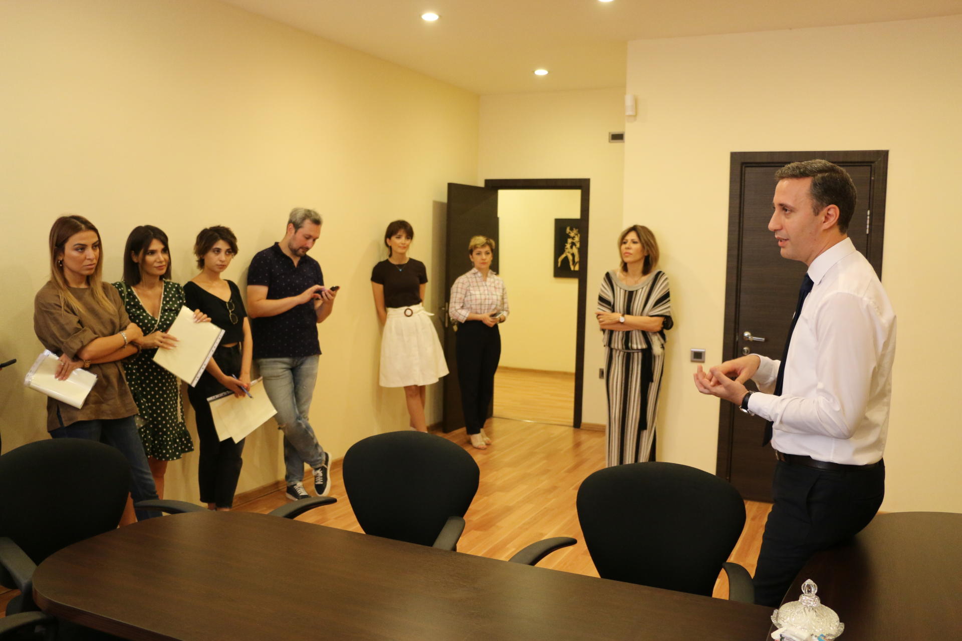 По ту сторону витрины – как азербайджанские журналисты стали продавцами-консультантами в Мaxi.az (ФОТО)