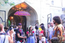 Филипп Киркоров вызвал ажиотаж в Ичери Шехер – кутабы на улице Магомаева, волшебная лампа Аладдина, "Чёрт побери! " (ФОТО)