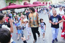 Филипп Киркоров вызвал ажиотаж в Ичери Шехер – кутабы на улице Магомаева, волшебная лампа Аладдина, "Чёрт побери! " (ФОТО)