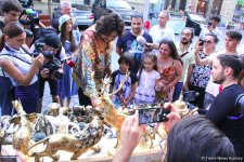 Филипп Киркоров вызвал ажиотаж в Ичери Шехер – кутабы на улице Магомаева, волшебная лампа Аладдина, "Чёрт побери! " (ФОТО)