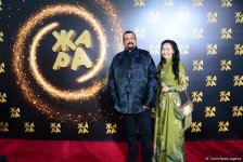 Стивен Сигал отдыхает в Баку вместе с женой  из Монголии (ФОТО)