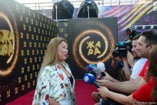 Легли на набережную Бакинского бульвара и смотрели на небо - Анита Цой (ФОТО)