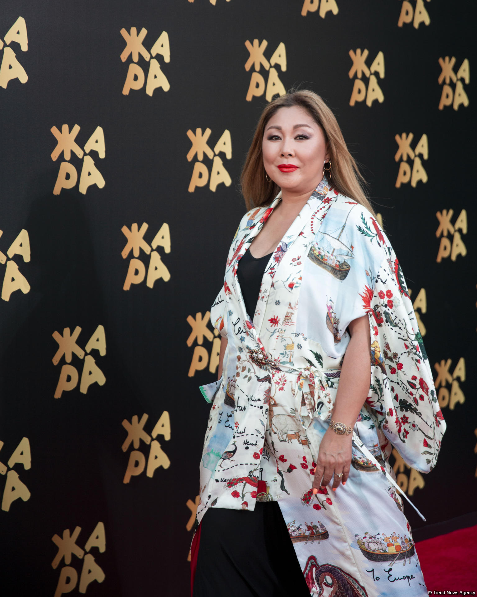 Легли на набережную Бакинского бульвара и смотрели на небо - Анита Цой (ФОТО)