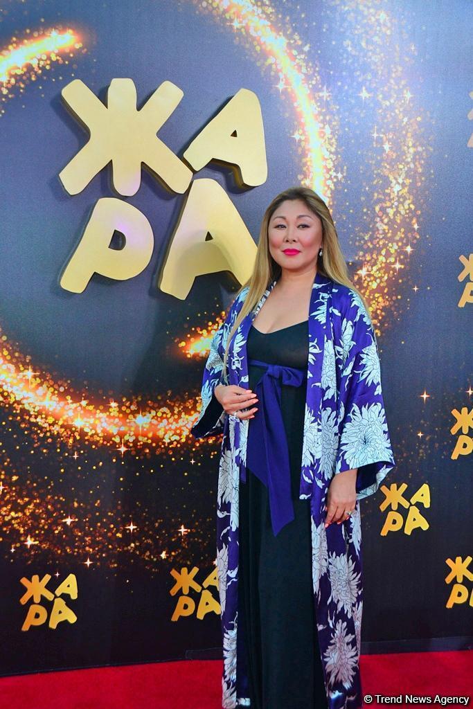 Легли на набережную Бакинского бульвара и смотрели на небо - Анита Цой (ФОТО)