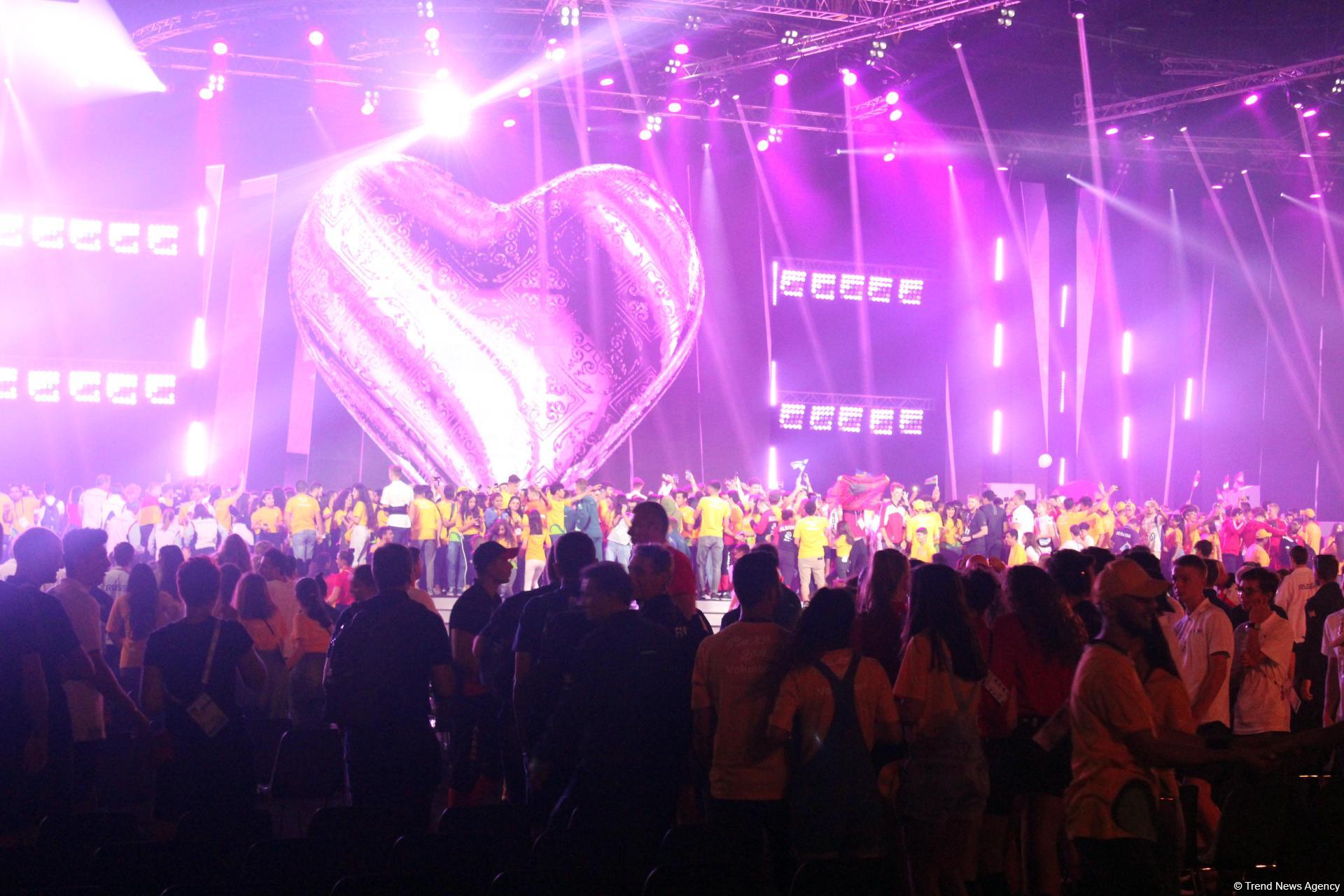 Потрясающая церемония закрытия XV Летнего европейского юношеского олимпийского фестиваля в Баку (ФОТОРЕПОРТАЖ)