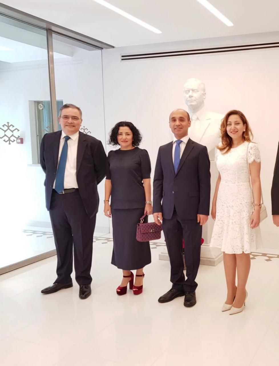 Азербайджанцы призывают Европу к совершенству через философию Насими (ФОТО)