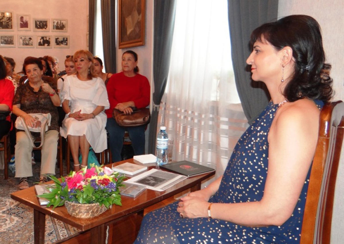 Из Нью-Йорка в Баку: встреча с известной пианисткой (ФОТО)