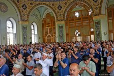 По случаю праздника Гурбан во всех мечетях Азербайджана совершен праздничный намаз (ФОТО)