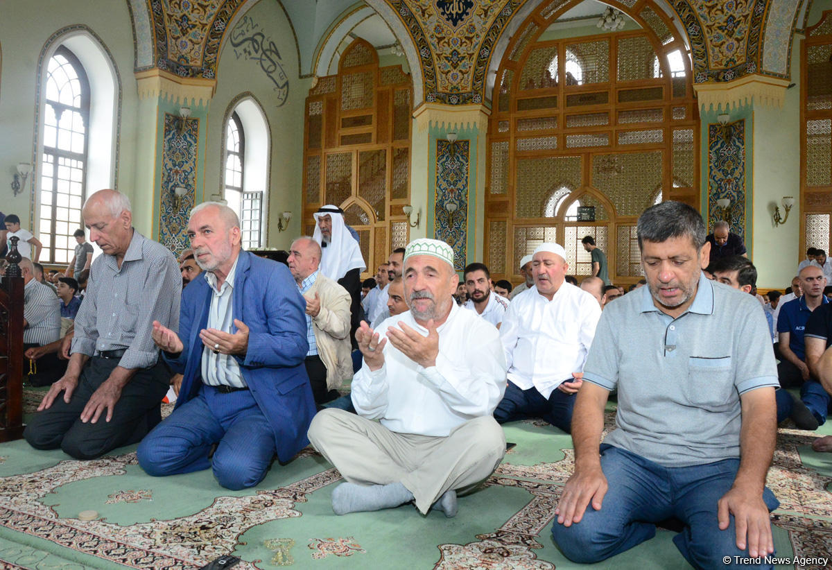 По случаю праздника Гурбан во всех мечетях Азербайджана совершен праздничный намаз (ФОТО)
