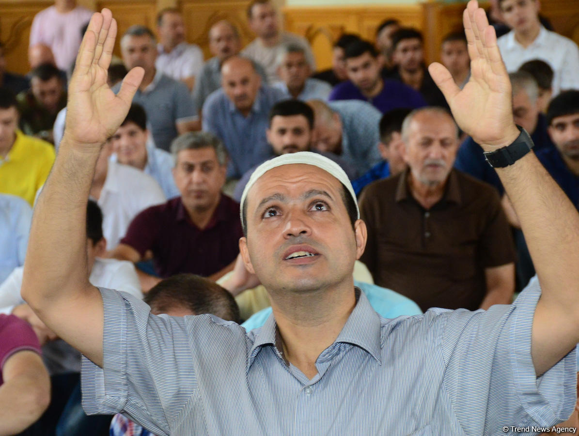 По случаю праздника Гурбан во всех мечетях Азербайджана совершен праздничный намаз (ФОТО)