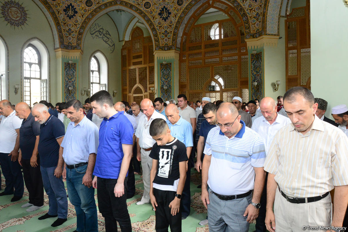 По случаю праздника Гурбан во всех мечетях Азербайджана совершен праздничный намаз (ФОТО)