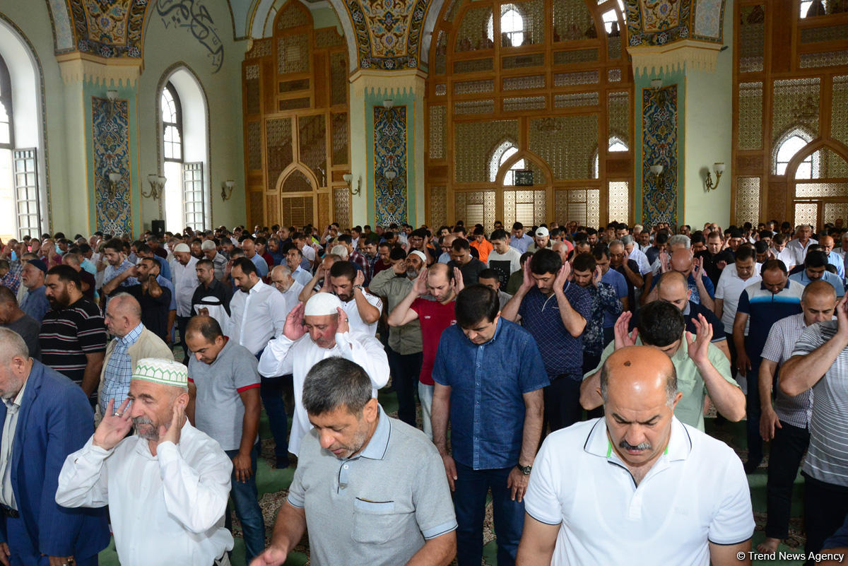 По случаю праздника Гурбан во всех мечетях Азербайджана совершен праздничный намаз (ФОТО)