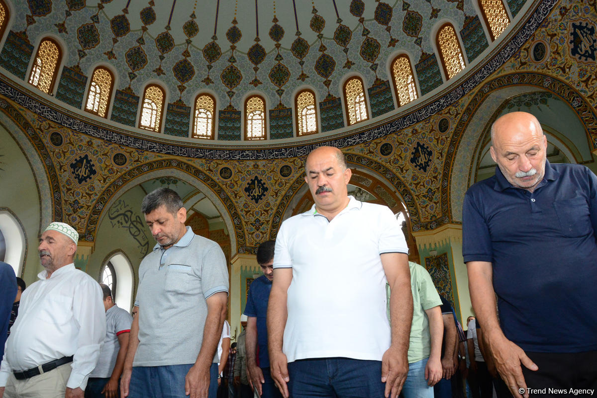 По случаю праздника Гурбан во всех мечетях Азербайджана совершен праздничный намаз (ФОТО)