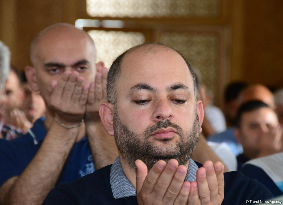 По случаю праздника Гурбан во всех мечетях Азербайджана совершен праздничный намаз (ФОТО)