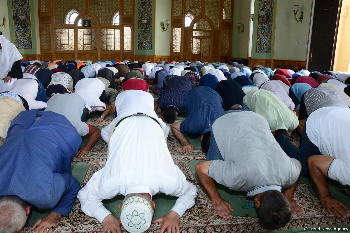 По случаю праздника Гурбан во всех мечетях Азербайджана совершен праздничный намаз (ФОТО)