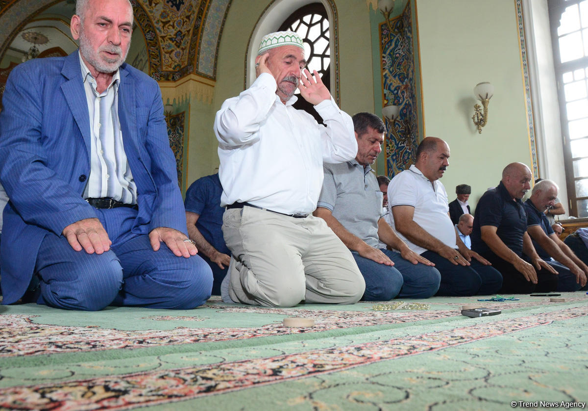 По случаю праздника Гурбан во всех мечетях Азербайджана совершен праздничный намаз (ФОТО)