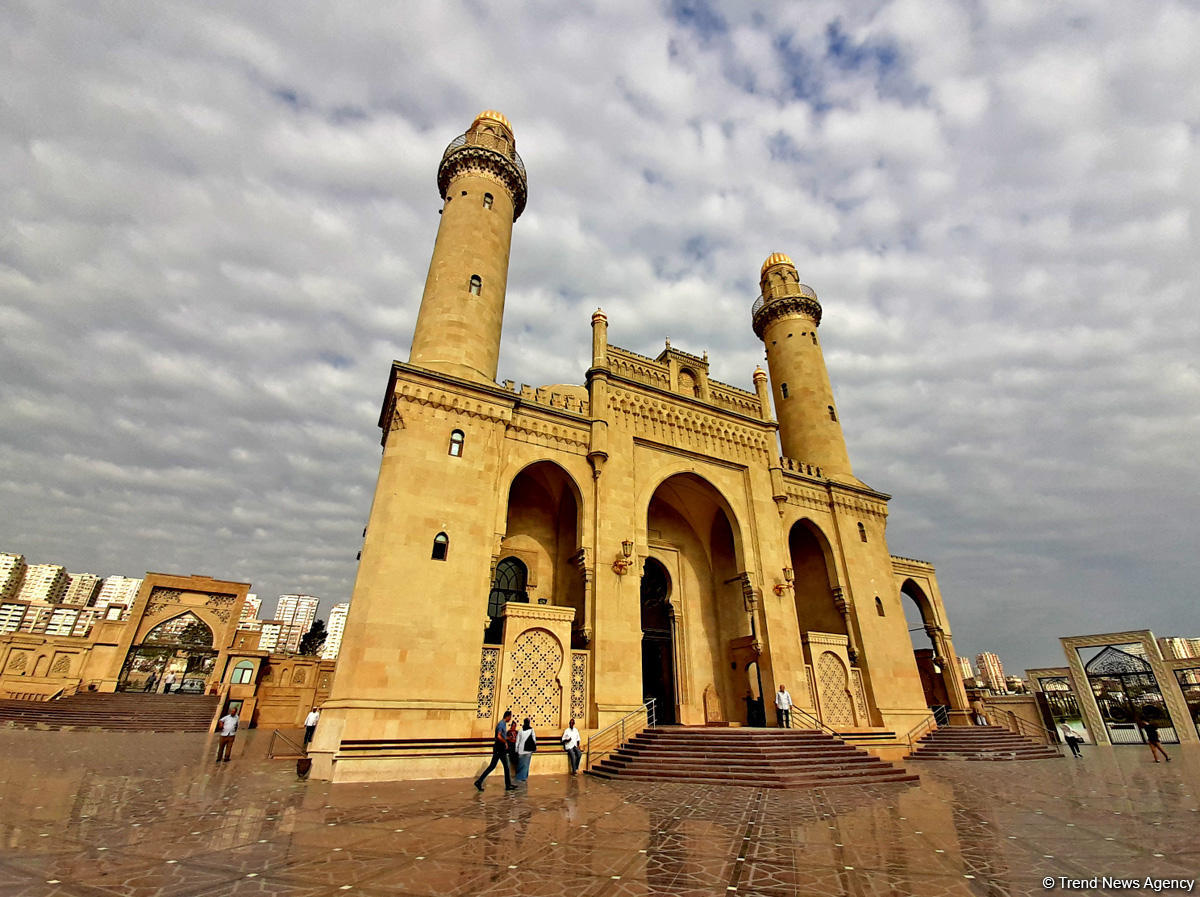 По случаю праздника Гурбан во всех мечетях Азербайджана совершен праздничный намаз (ФОТО)