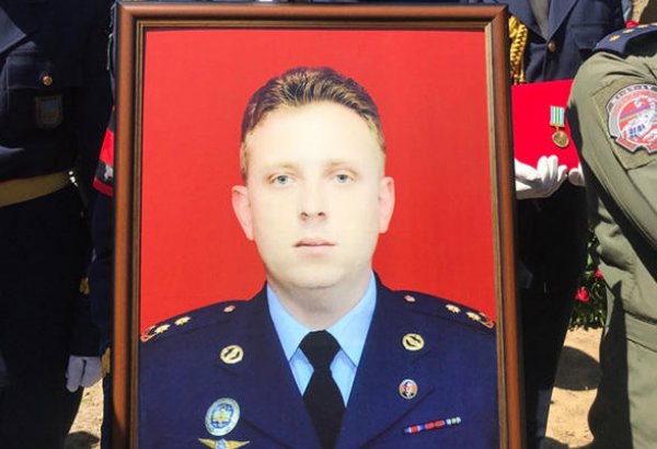 Проводится прощальная церемония с погибшим пилотом Миг-29 (ФОТО)