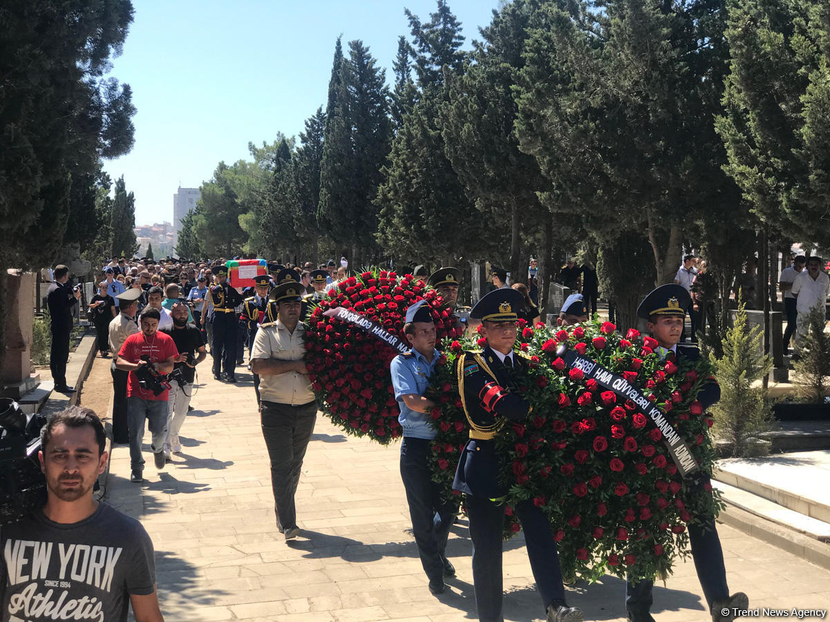 Проводится прощальная церемония с погибшим пилотом Миг-29 (ФОТО)