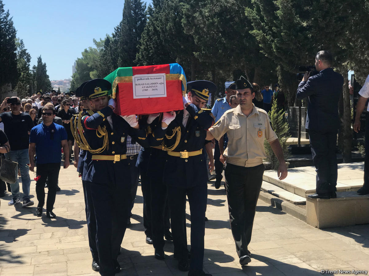 Проводится прощальная церемония с погибшим пилотом Миг-29 (ФОТО)