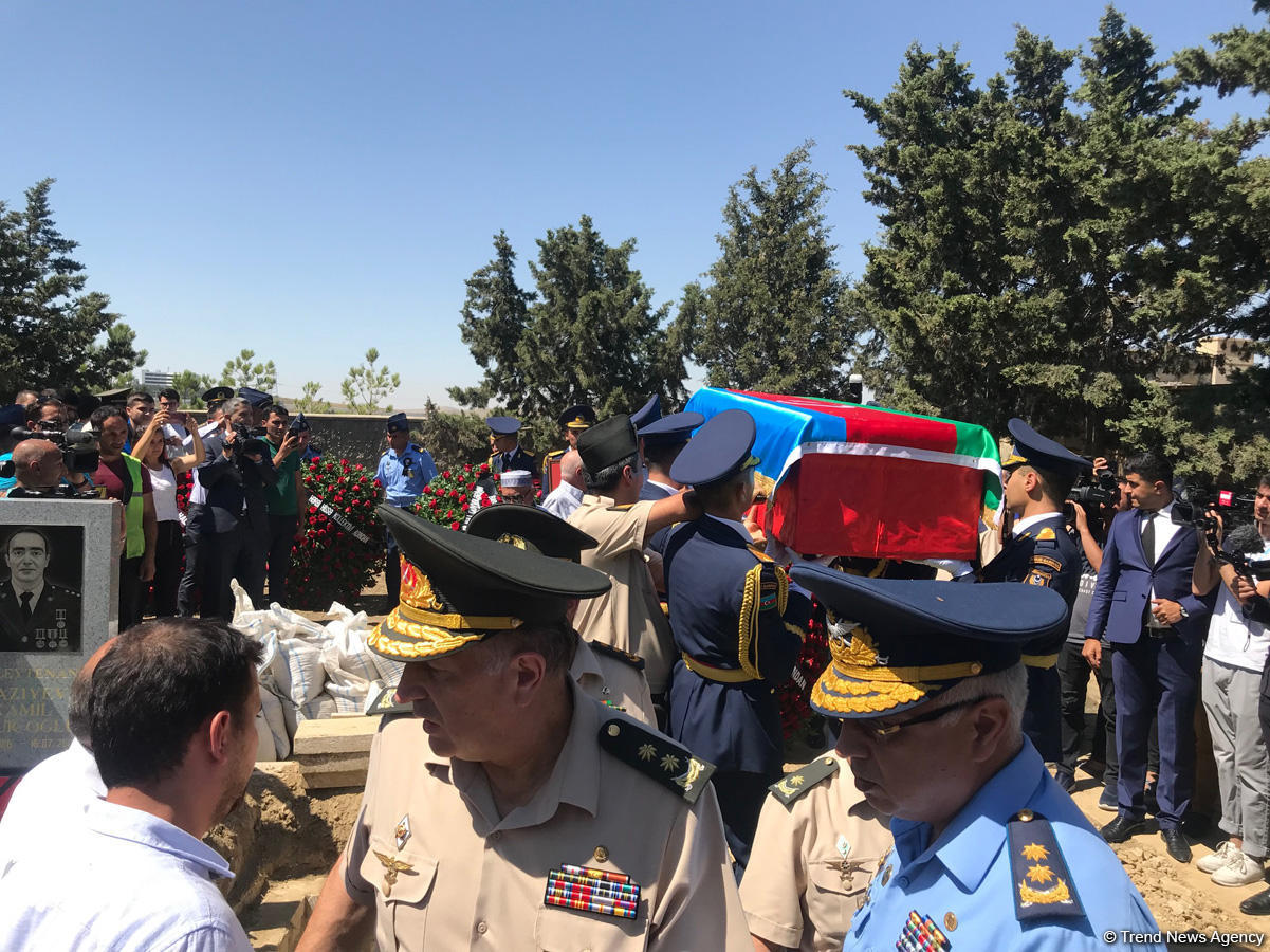 Проводится прощальная церемония с погибшим пилотом Миг-29 (ФОТО)