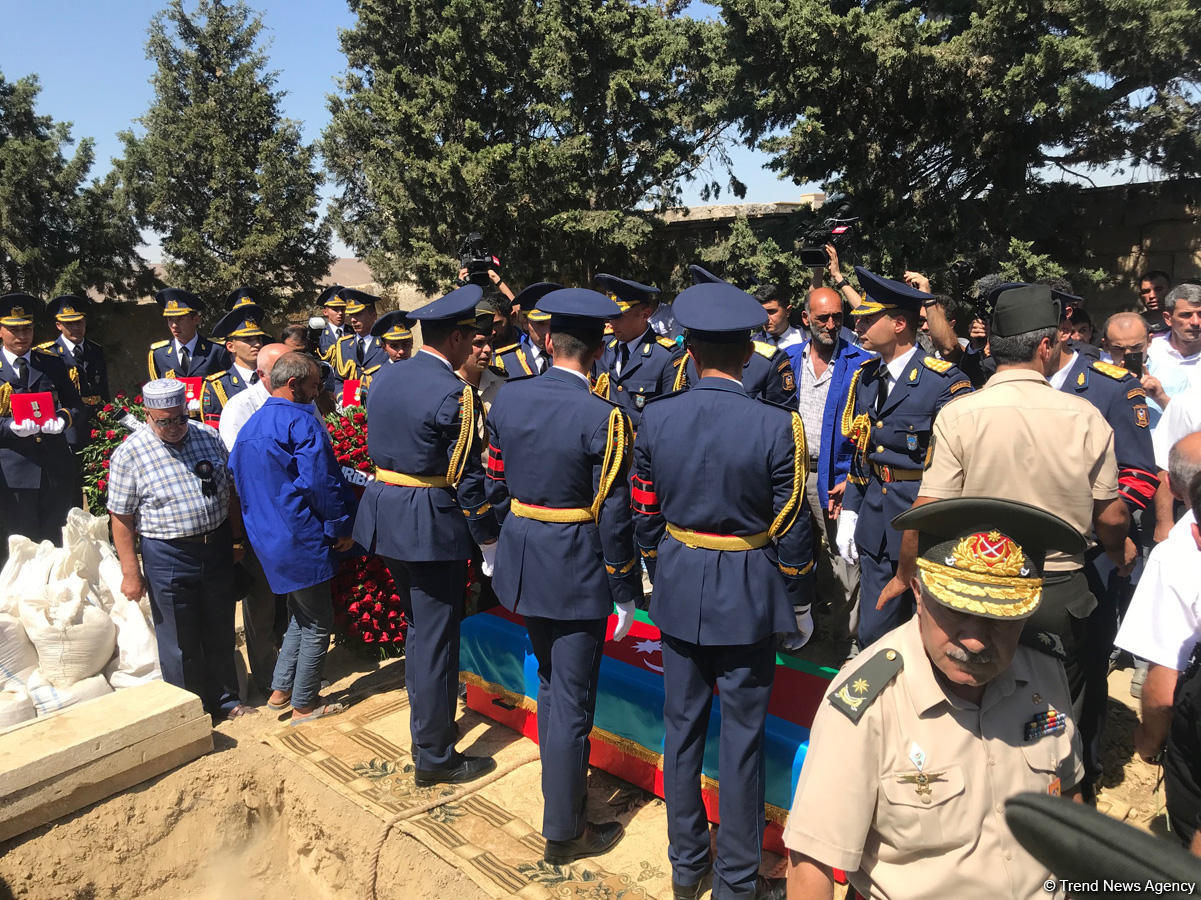 Проводится прощальная церемония с погибшим пилотом Миг-29 (ФОТО)