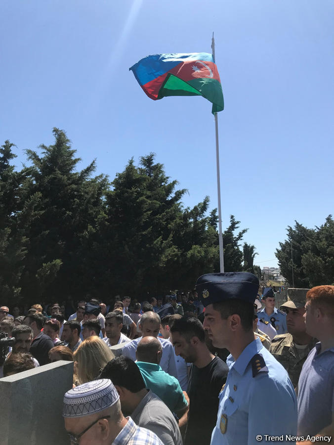 Проводится прощальная церемония с погибшим пилотом Миг-29 (ФОТО)