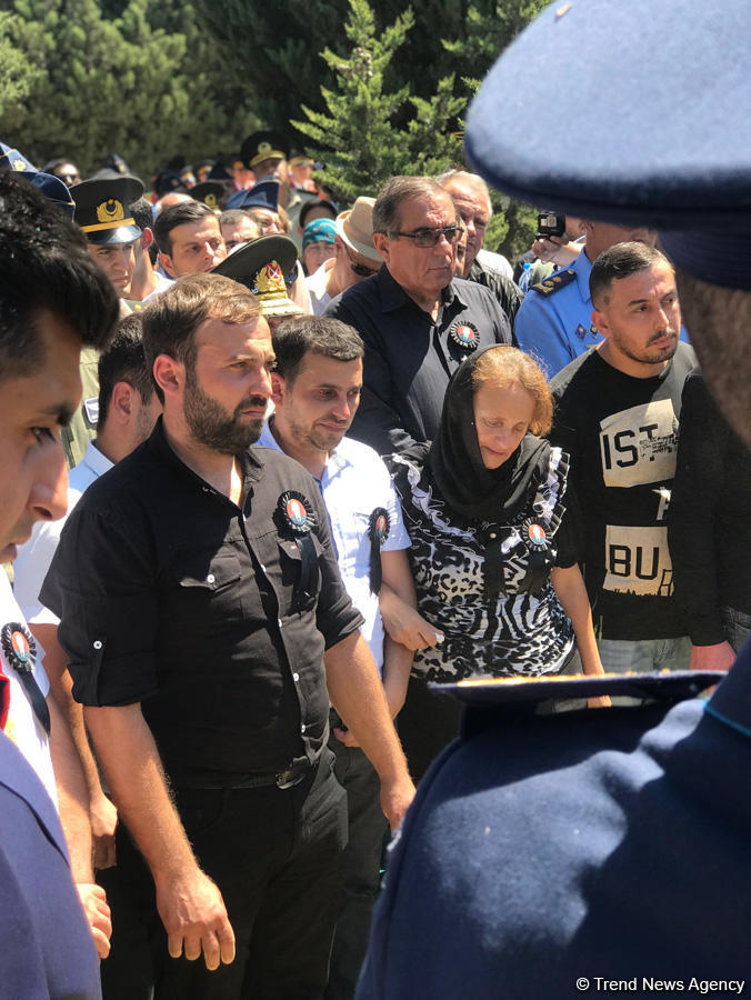 Проводится прощальная церемония с погибшим пилотом Миг-29 (ФОТО)