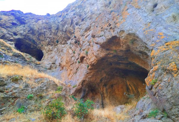 Путешествие во времени в Бузеирскую пещеру Лерика (ФОТО)