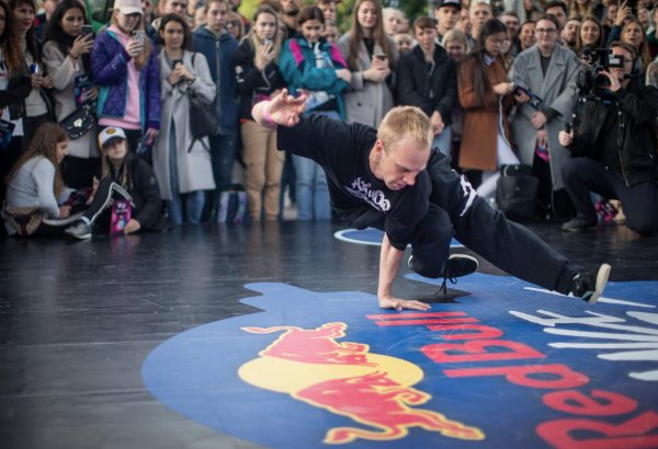 Лето в Баку завершится зажигательными уличными танцами Red Bull Dance Your Style (ФОТО)