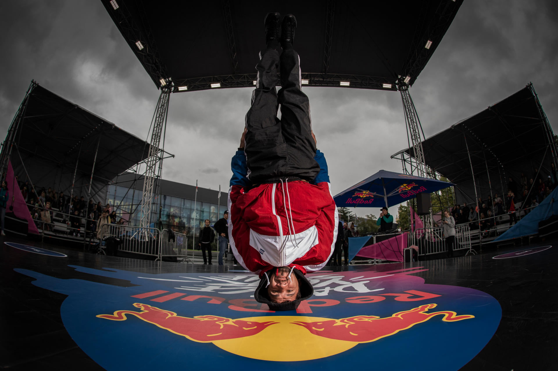 Лето в Баку завершится зажигательными уличными танцами Red Bull Dance Your Style (ФОТО)