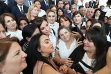 Первый вице-президент Мехрибан Алиева приняла участие в мероприятии вынужденных переселенцев в Центре Гейдара Алиева (ФОТО)