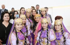 Первый вице-президент Мехрибан Алиева приняла участие в мероприятии вынужденных переселенцев в Центре Гейдара Алиева (ФОТО)