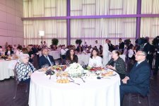 Первый вице-президент Мехрибан Алиева приняла участие в мероприятии вынужденных переселенцев в Центре Гейдара Алиева (ФОТО)