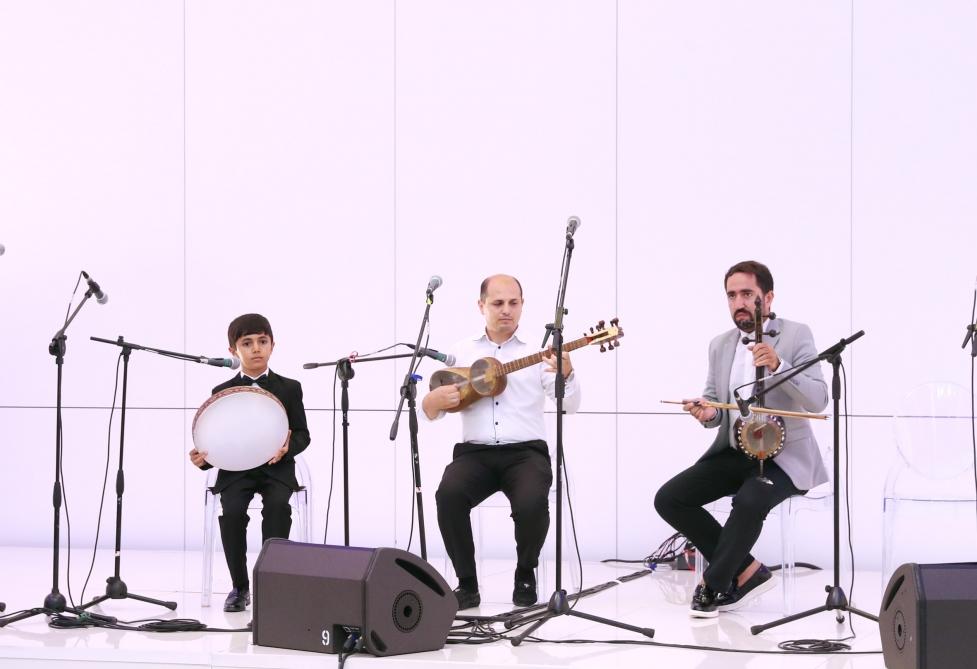 Первый вице-президент Мехрибан Алиева приняла участие в мероприятии вынужденных переселенцев в Центре Гейдара Алиева (ФОТО)